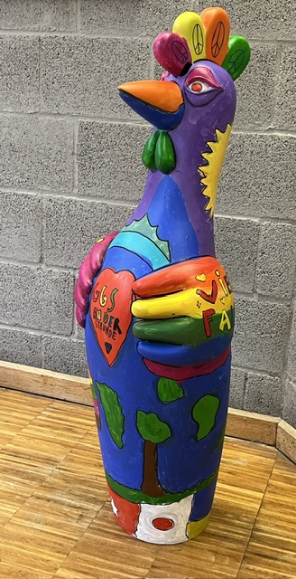 Das bunt bemalte Huhn der Vielfalt unserer Schule